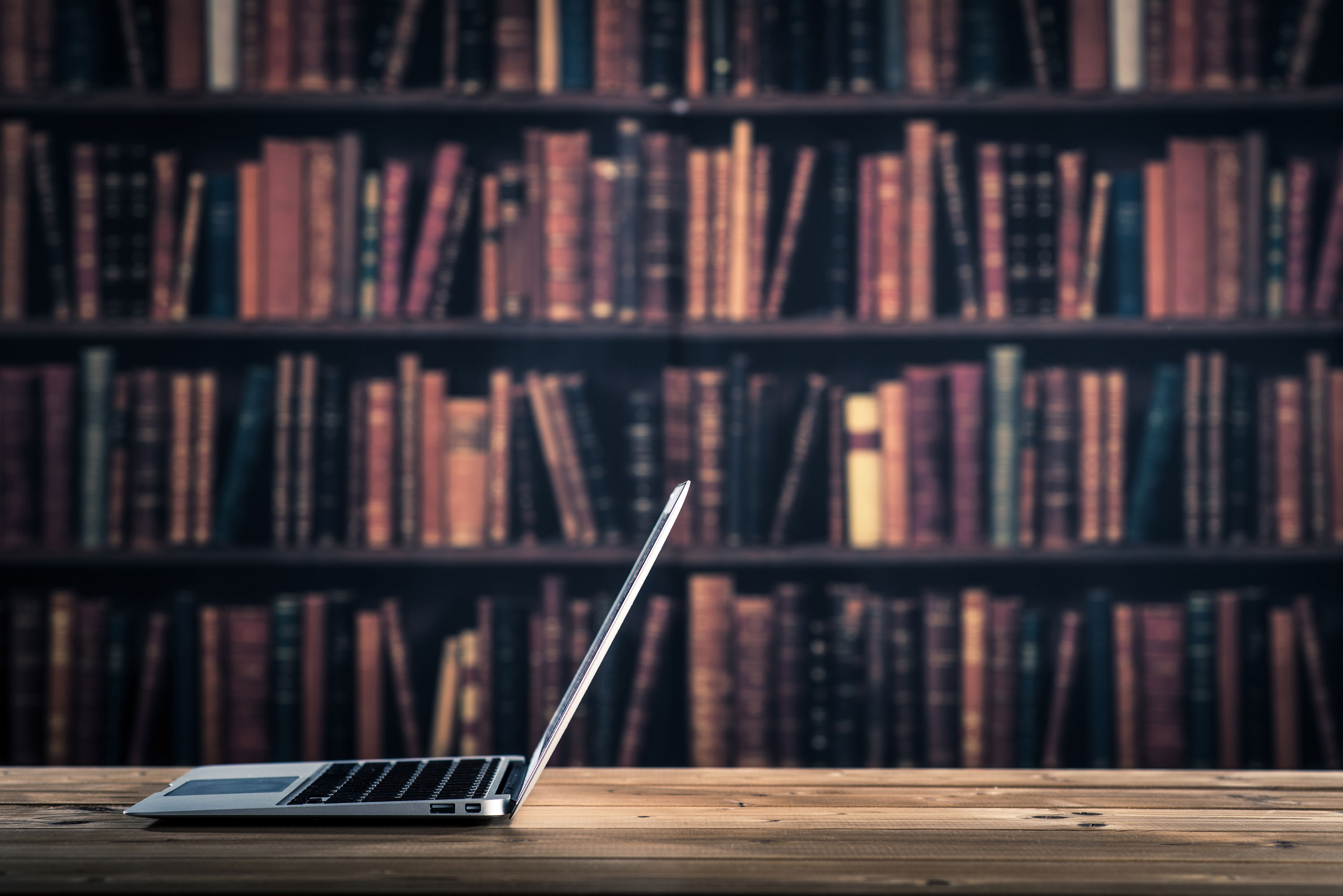 book-shelf-laptop